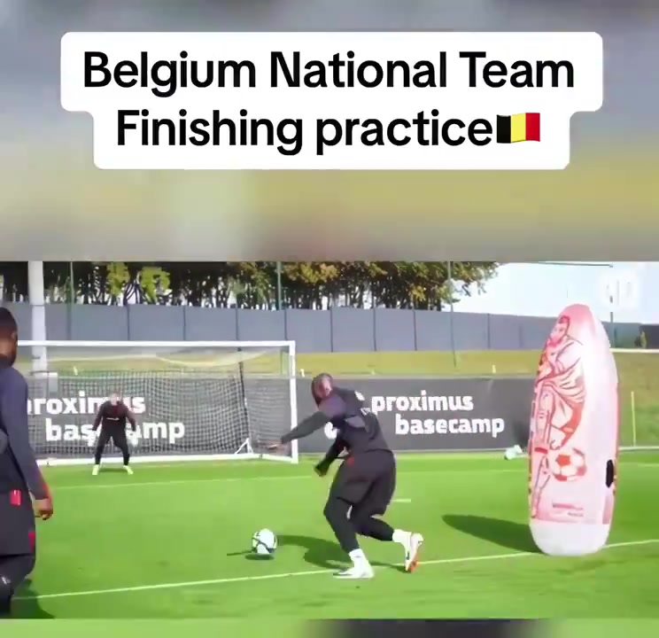  丁丁看了直摇头！比利时队内射门训练